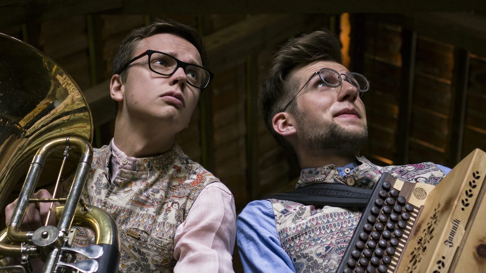 Vorschaubild zum Trailer: Tobias Weiß mit Tuba und Jonny Kölbl mit Harmonika im Dachboden